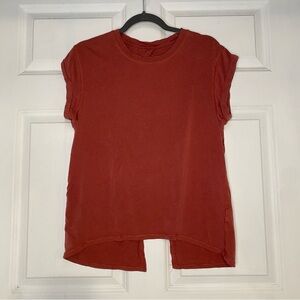 Zyia Active Fly Away Cut Out Back Cuffed Tee Shirt Brick Red Size Medium